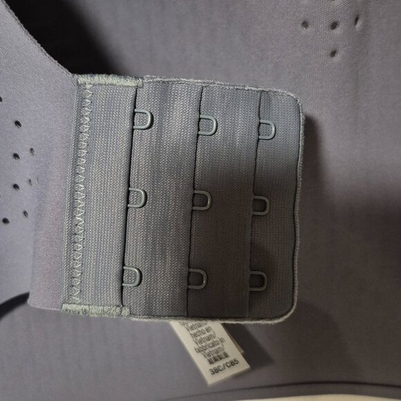 VICTORIAS SECRET VSX SPORTS BRA - Size 38C - Never worn. - Picture 4 of 4